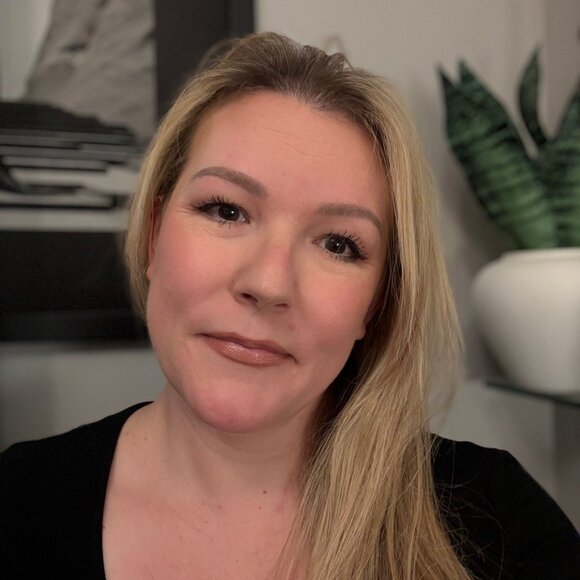 Meet your Posher, Jennifer - Picture 1 of 1